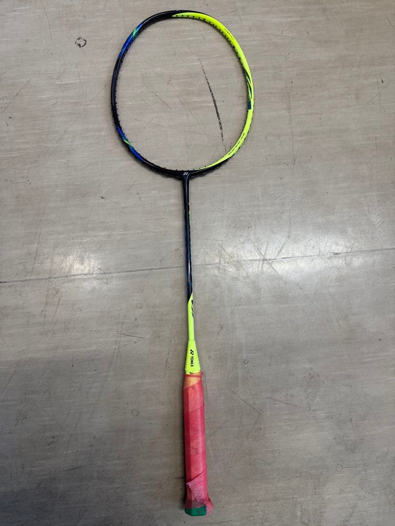 バドミントンラケット 黒/黄