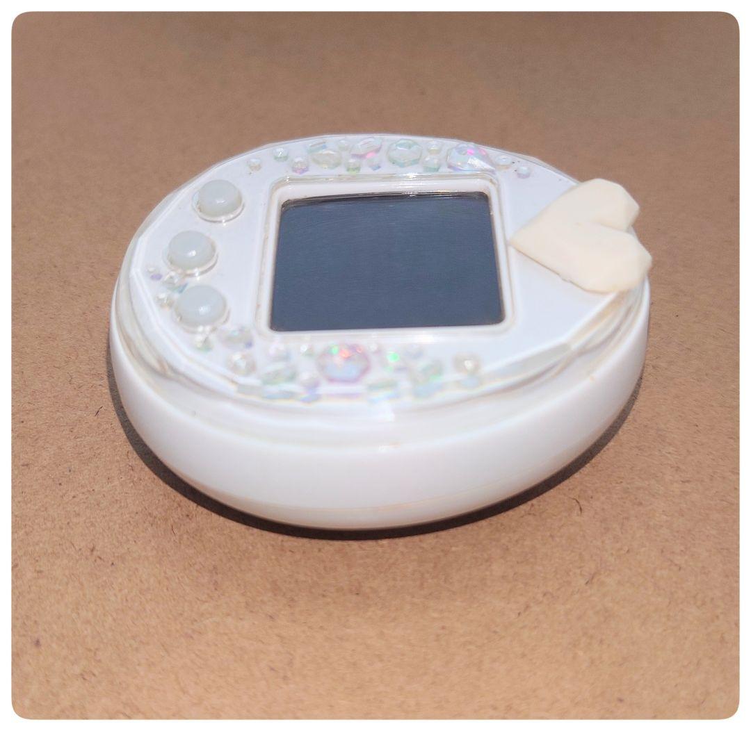 たまごっちピース本体 ホワイト 裏蓋なし