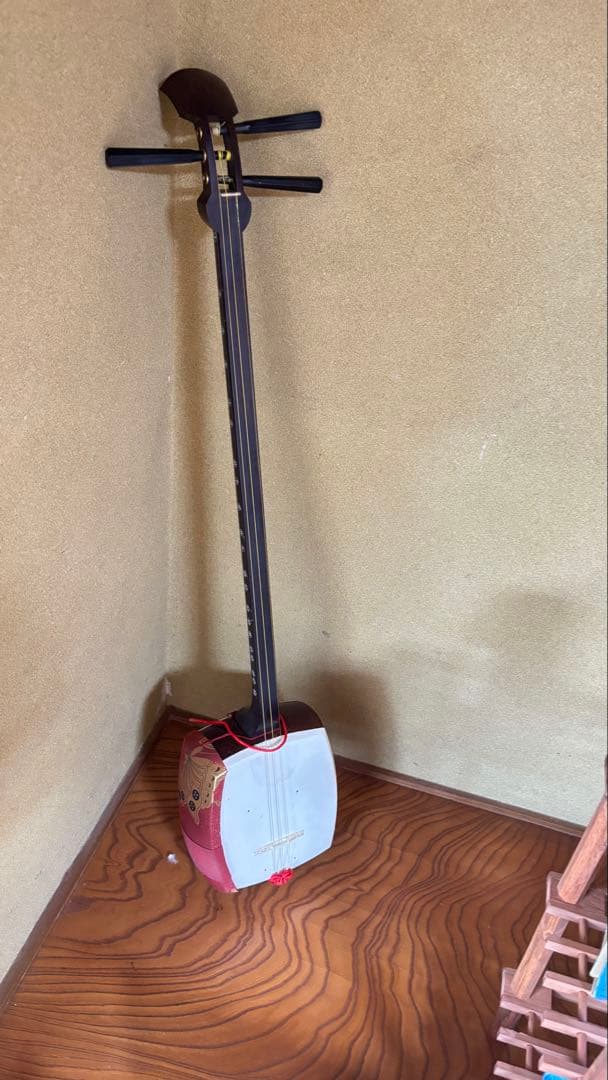 三味線本体 蝶模様 赤白