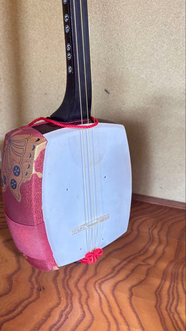 三味線本体 蝶模様 赤白