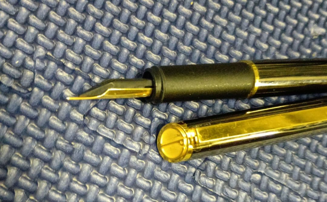 ダンヒル　万年筆　金属軸　ドイツ製　ペン先14金　14K