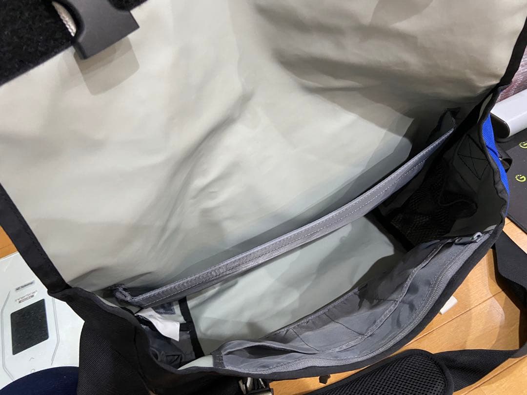 TIMBUK2 メッセンジャーバッグ 黒/青 Mサイズ