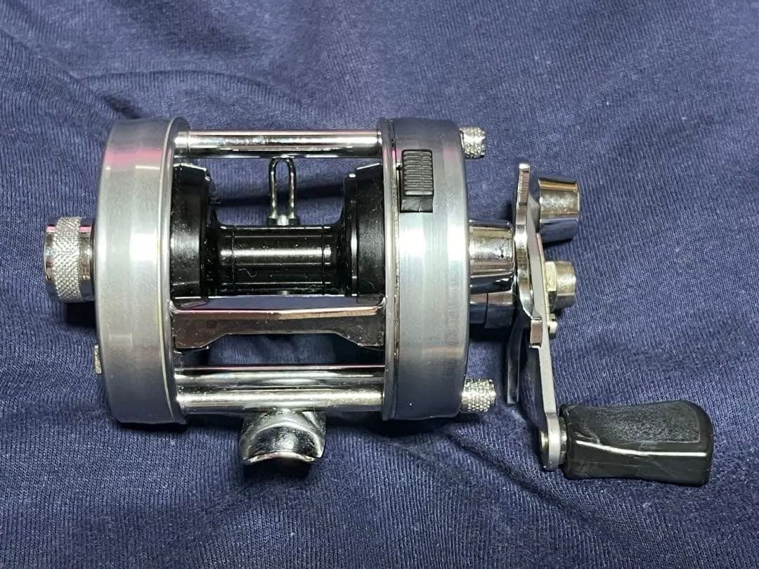 新品未使用　84年製　ABU garcia アンバサダー2500C