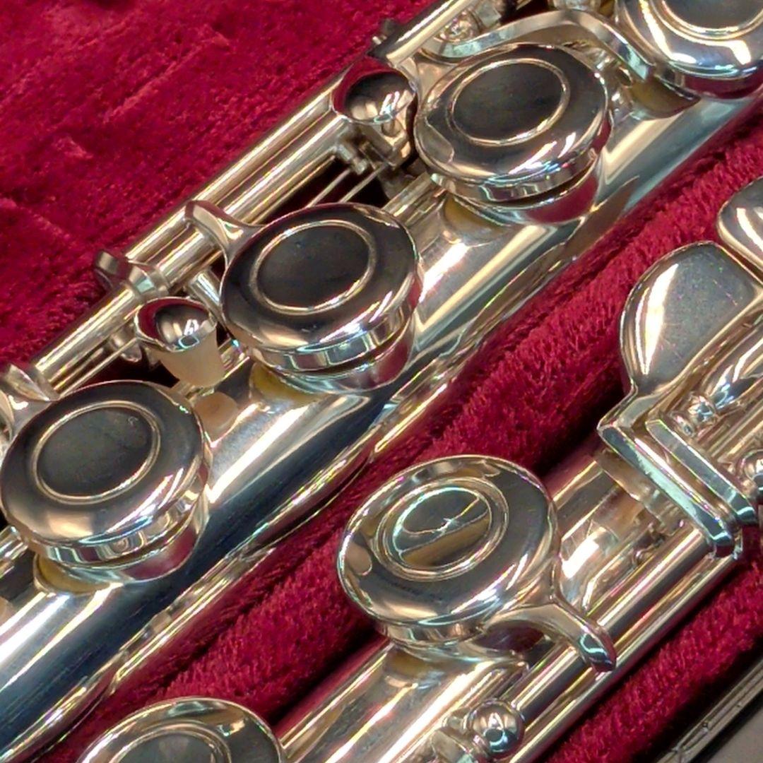 フルート　調整済　美品　ヤマハ　YFL211S（銀メッキ、Eメカ仕様）