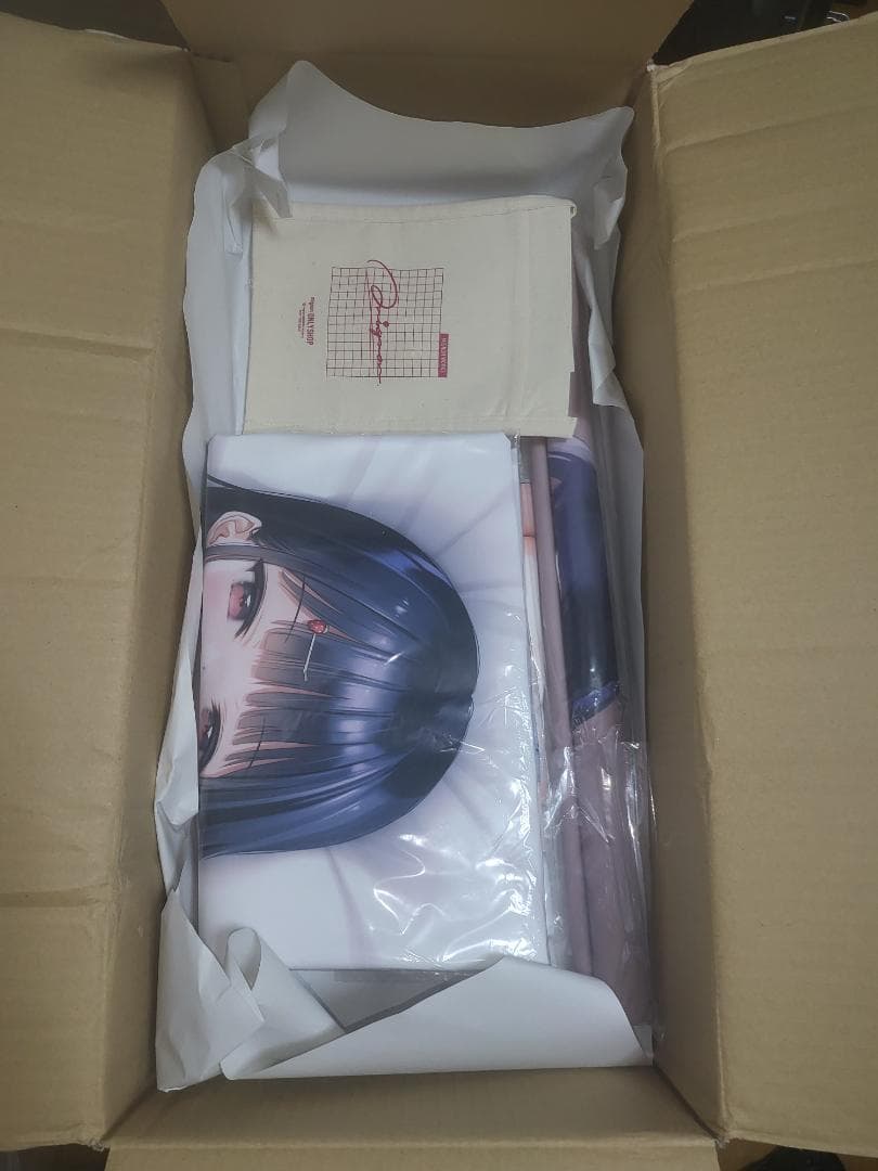 mignon いちご　3+1点セット　抱き枕カバー　タペストリー　サコッシュ