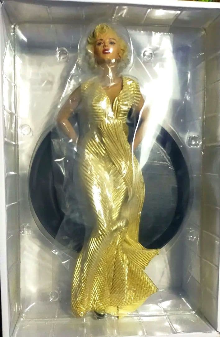 マリリン・モンロー人形