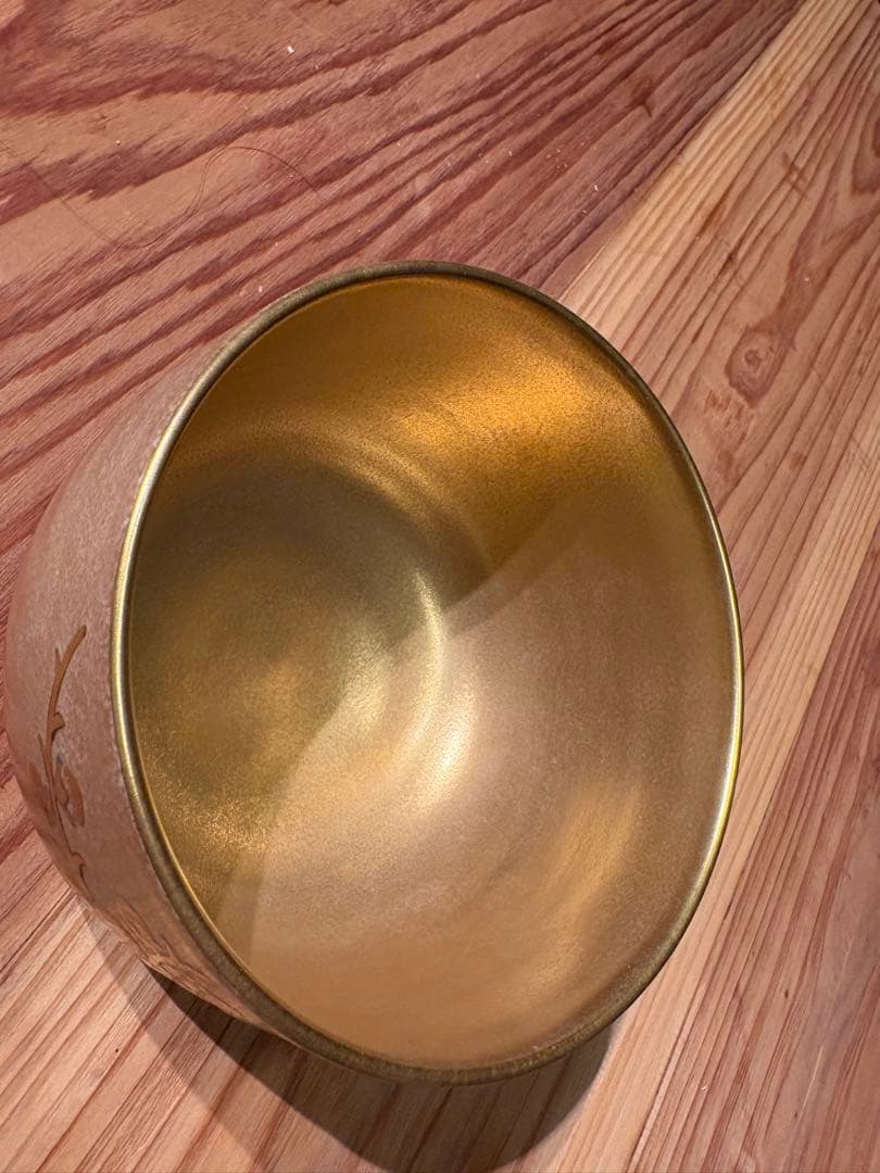 【クリスマス期間限定値下げ】　九谷焼　華山（または華峯）の金彩椿絵抹茶碗　茶道具