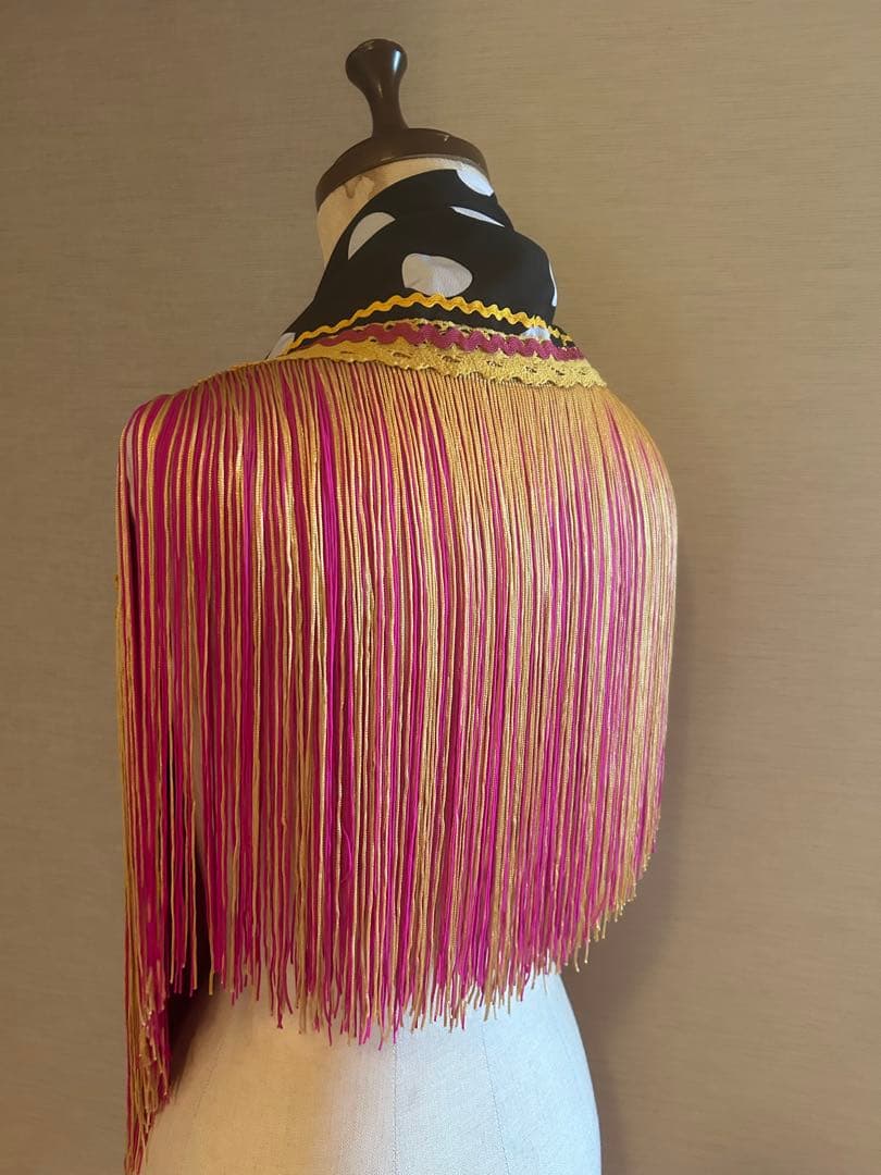 新作：フラメンコシージョ衣装 黒白ドット　ゴールドとピンクのフリンジ