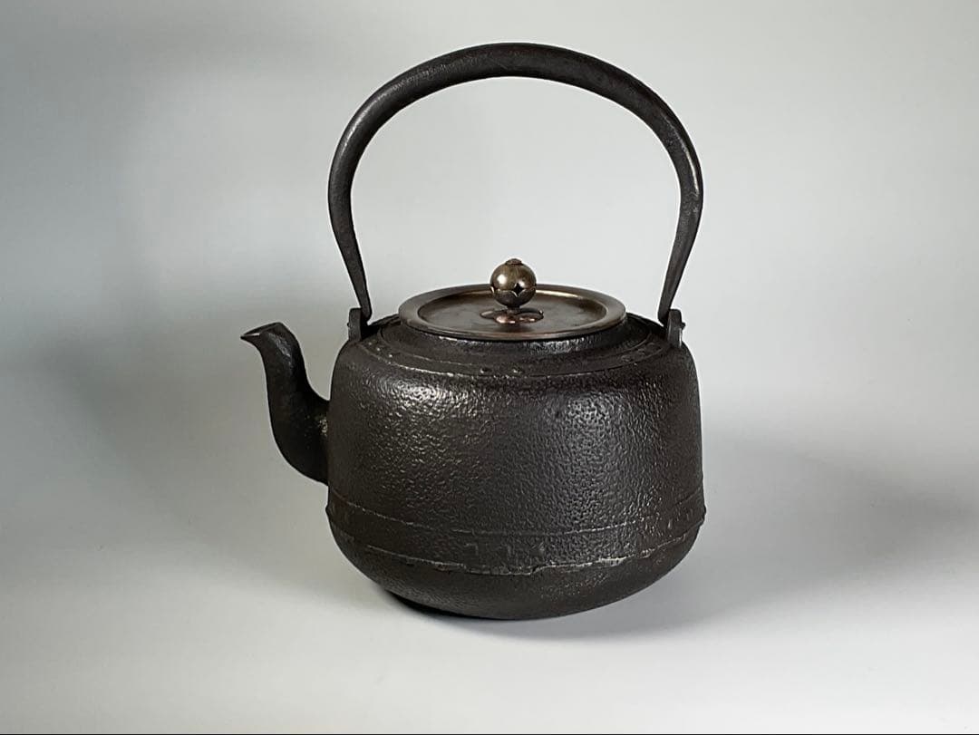 小振りな鉄瓶　斑銅蓋　煎茶道具