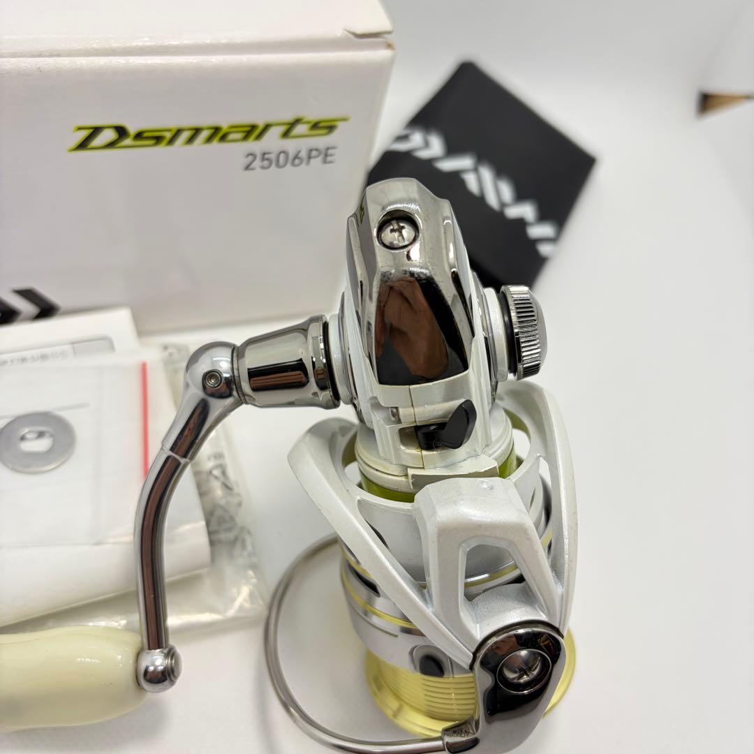 DAIWA　Dsmarts 2506PE リール　ディースマーツ　白　ダイワ