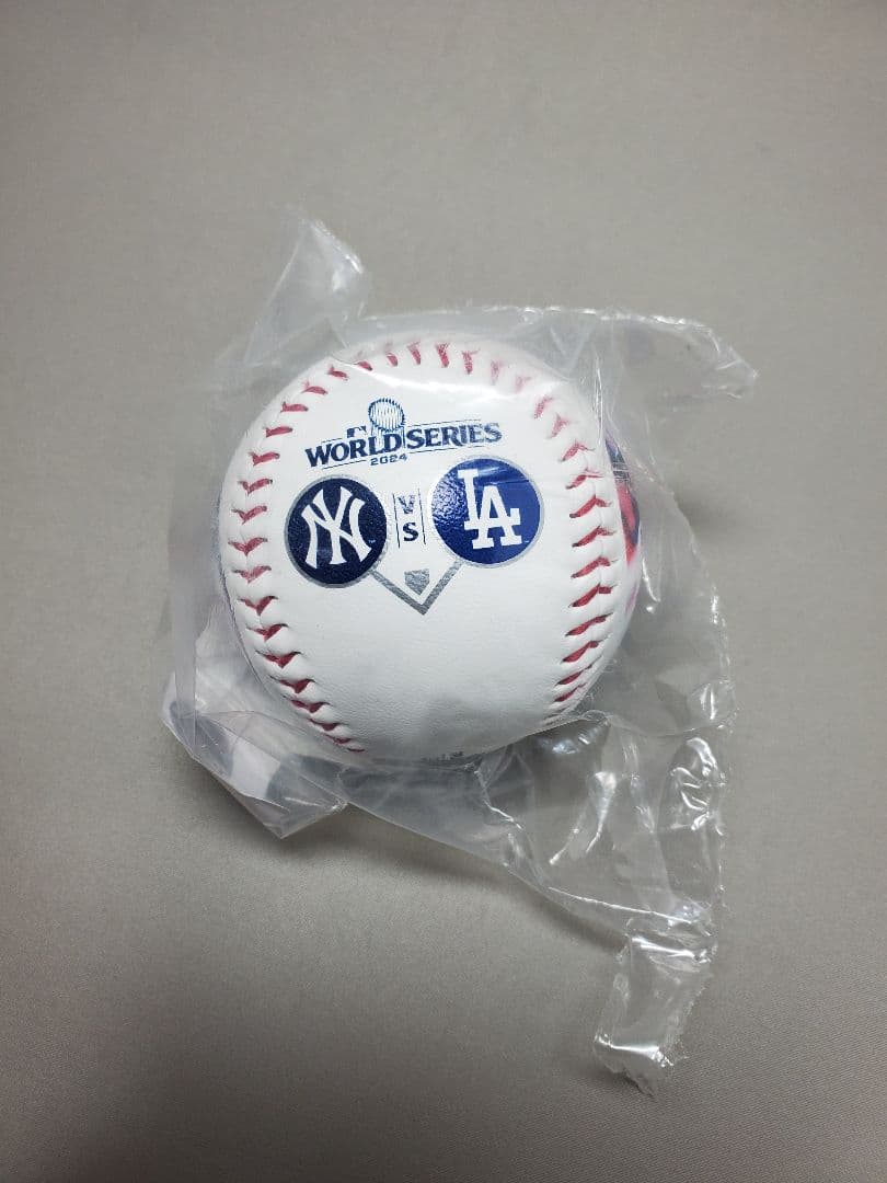 ワールドシリーズキャップ・ボール・冊子セット　ドジャースVSヤンキース 大谷翔平