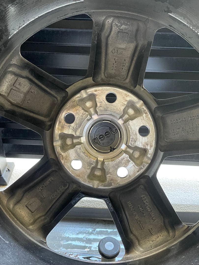 JeepジープラングラーJLサハラ18インチ純正タイヤ付ホイール 5本セット中古