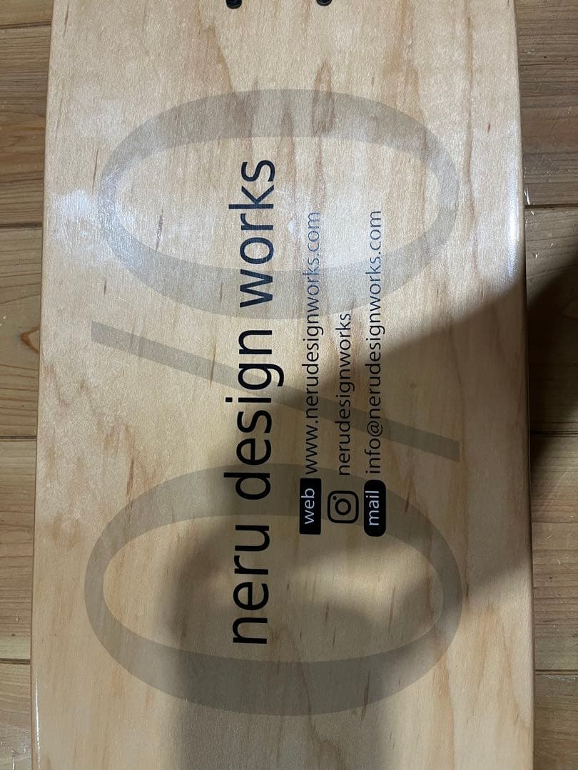 neru design works スケートボードデッキ脚付き