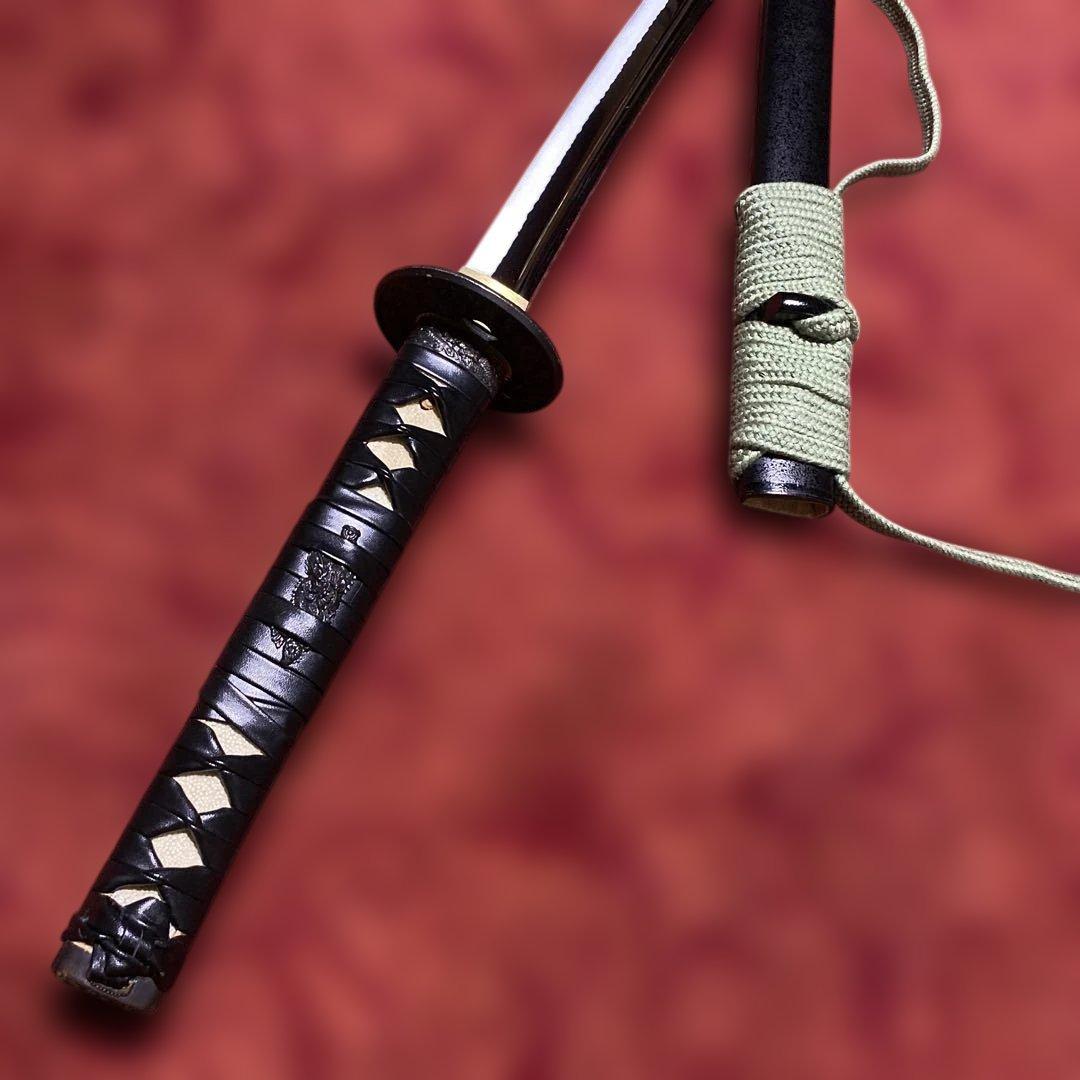 豪華居合刀 黒革巻柄 鶴松図楕円鍔 黒梨地鞘