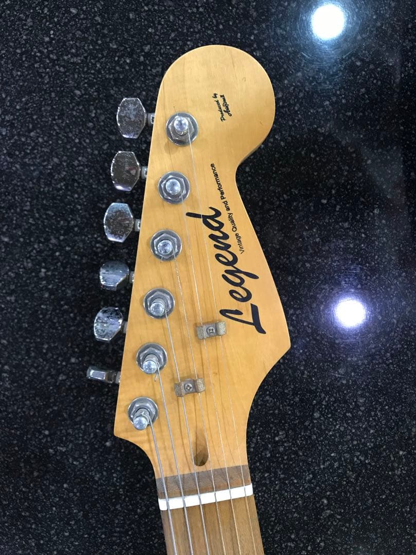 Legend エレキギターレッド　ケース付き