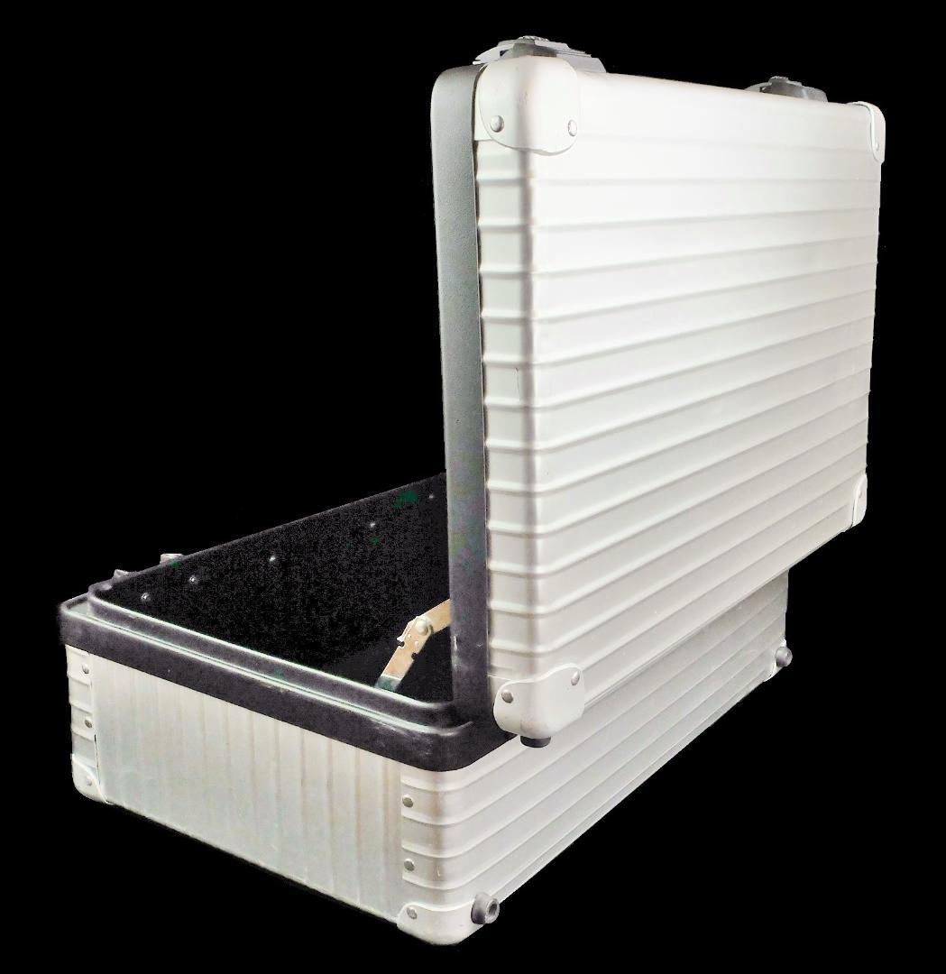 リモワ 956.55『サヴァンナ後期』ボーディングケース IATA 防水トレイ