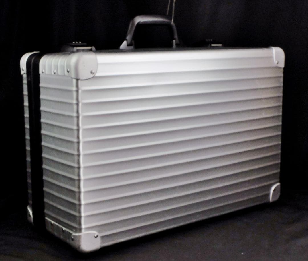 リモワ 956.55『サヴァンナ後期』ボーディングケース IATA 防水トレイ