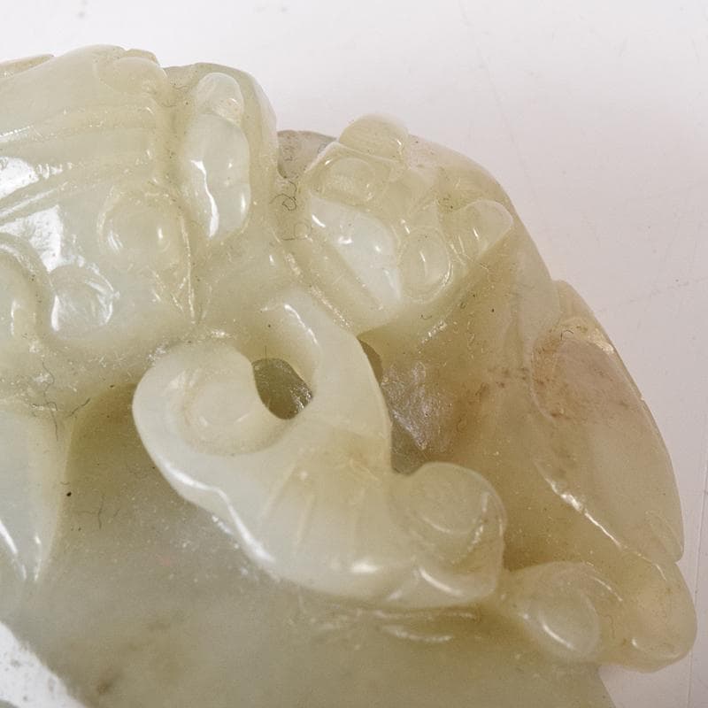 中国　玉石彫刻　神獣　根付　紙鎮　置物　C　8599E