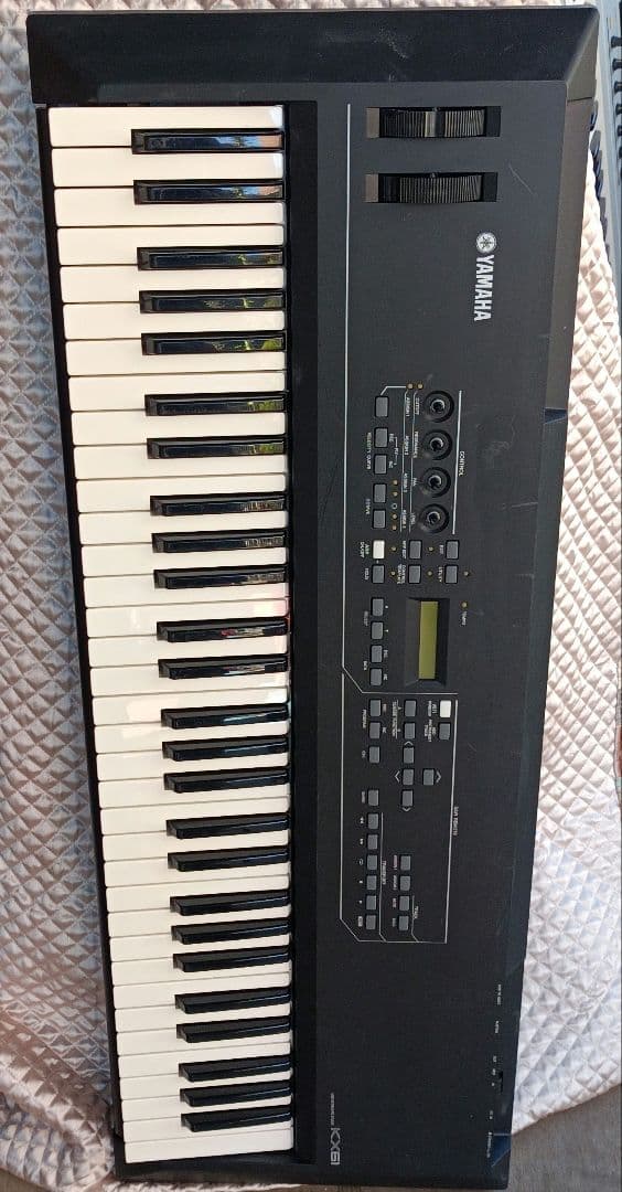 Yamaha KX61 シンセサイザー