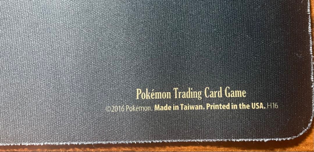 ポケモンカード　プレイマット　ブラッキー＆エーフィ　スリーブセット　海外