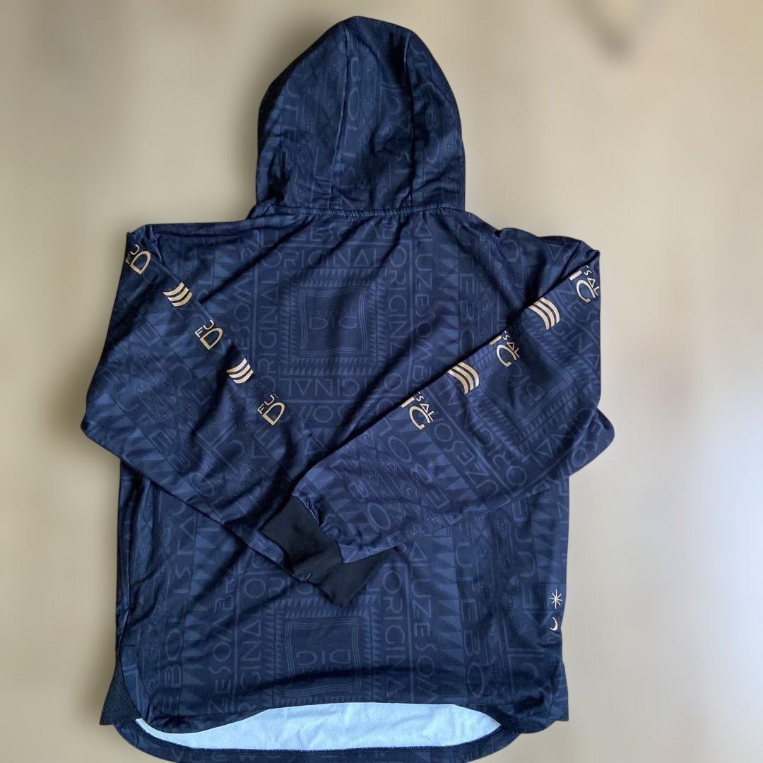 Luz e Sombra FUTEBOLISTA ブラック フーディー L