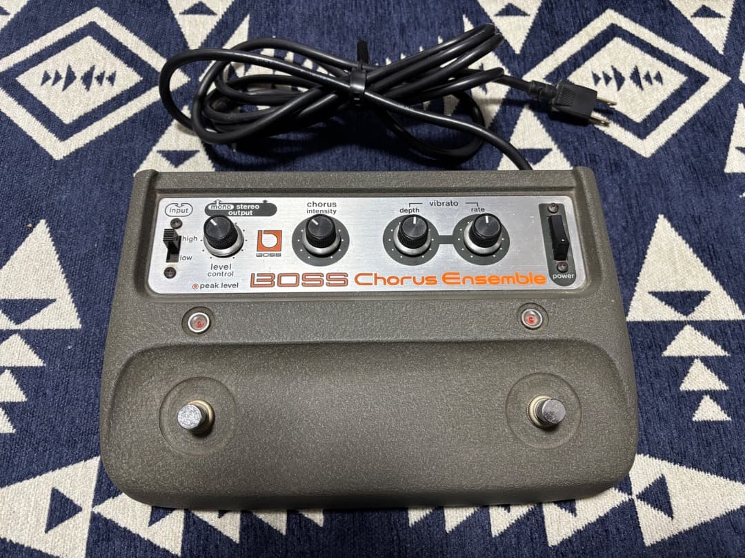 ギター BOSS CE-1