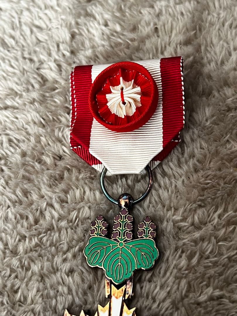 【勲章】勲四等旭日小綬章　略章　共箱