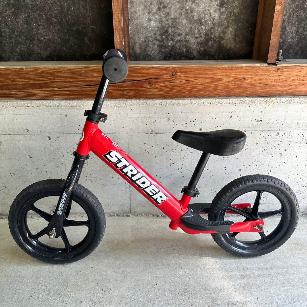 ストライダー スポーツモデル 12インチ レッド　フットステップ付きモデル