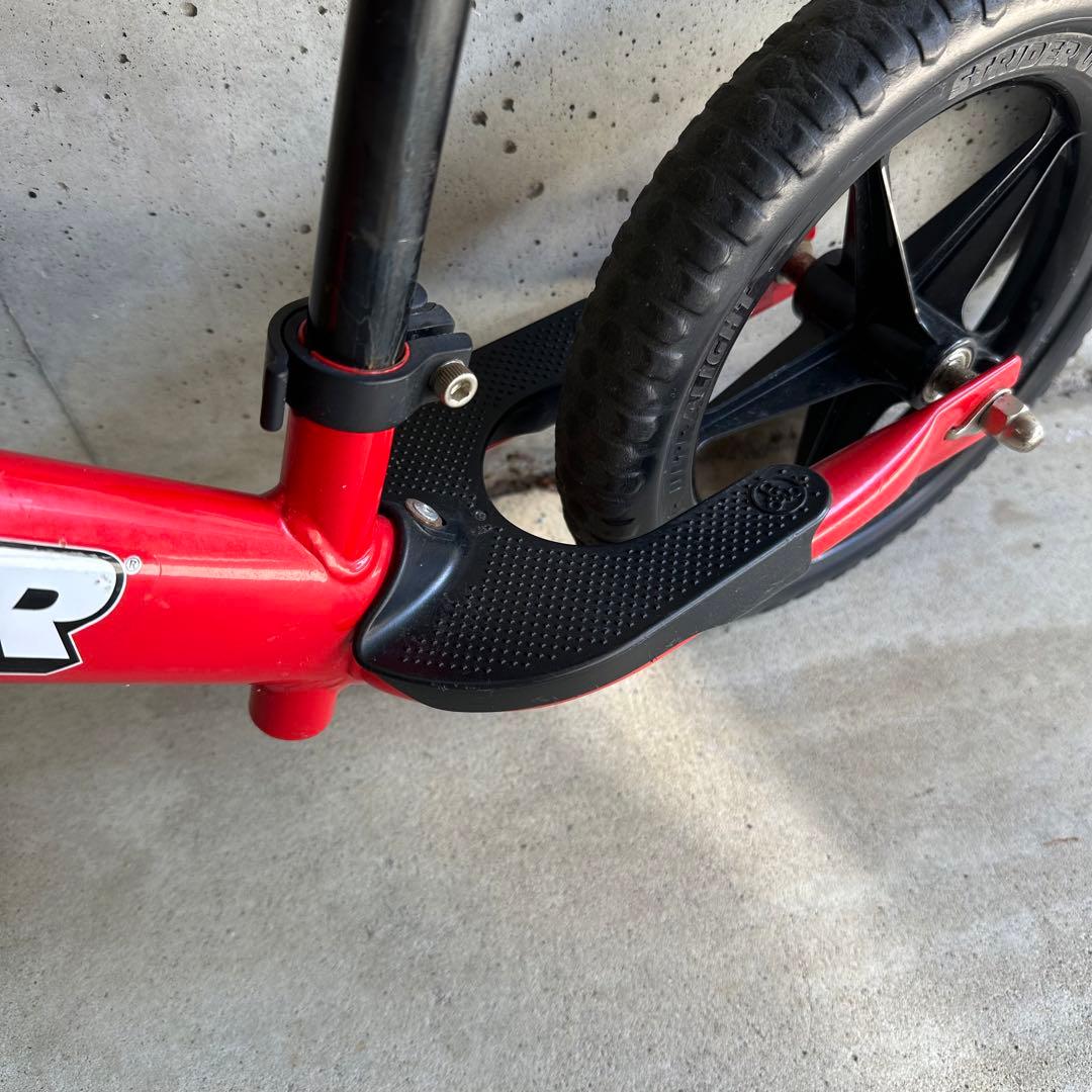 ストライダー スポーツモデル 12インチ レッド　フットステップ付きモデル