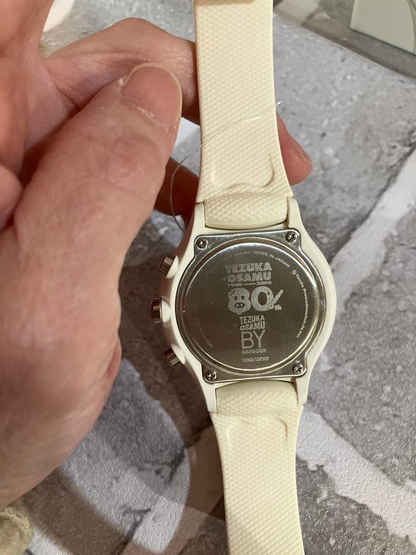 手塚治虫生誕80周年記念アトム腕時計 未使用品タグ付き　シリアルナンバー100