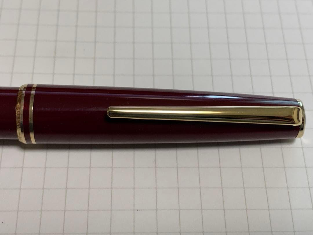美品箱付き　モンブラン　クラッシック　ボルドー軸　万年筆　14K 585