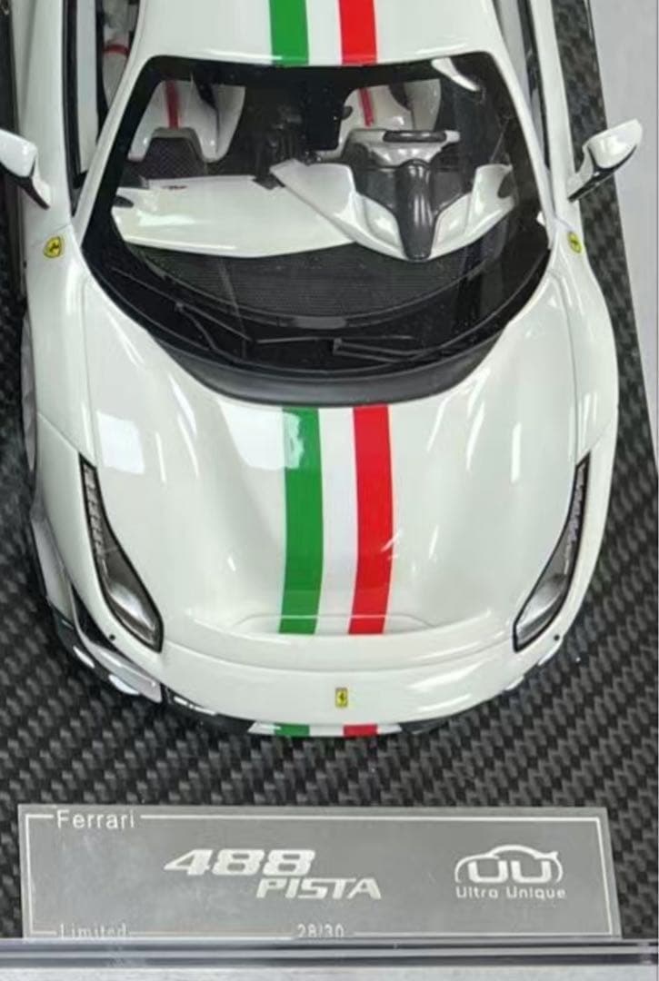 入手困難 UU モデル 夜光機能 1/18 フェラーリ 488 ピスタ ミニカー