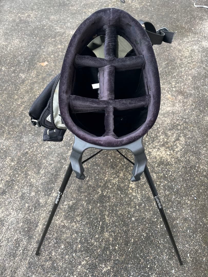 テーラーメイド　キャディバッグ　スタンド型　フードカバーあり