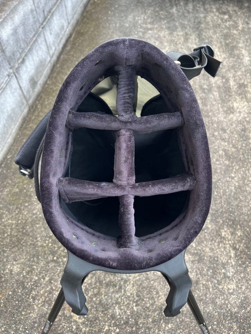 テーラーメイド　キャディバッグ　スタンド型　フードカバーあり