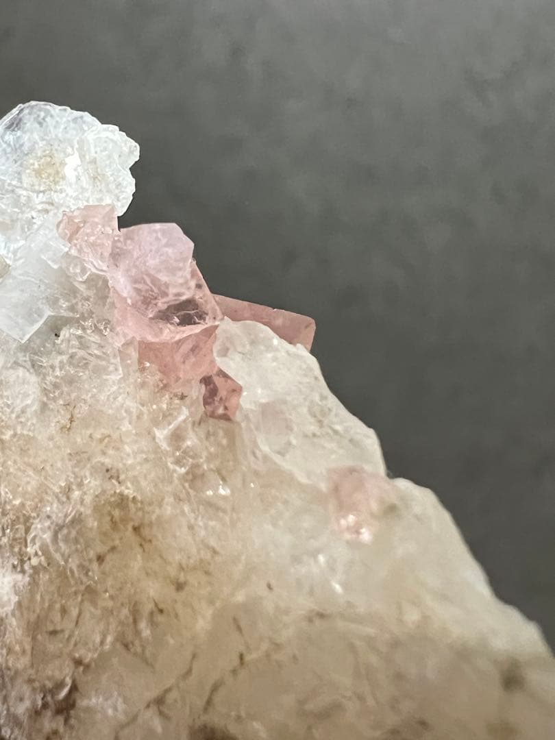 ピンクフローライト 結晶 母岩付き フランス産