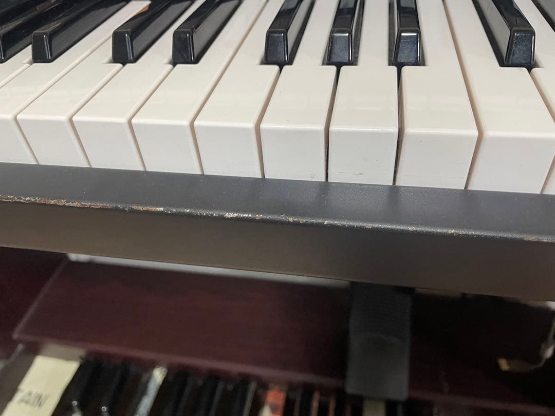 Roland AT-100 電子オルガン