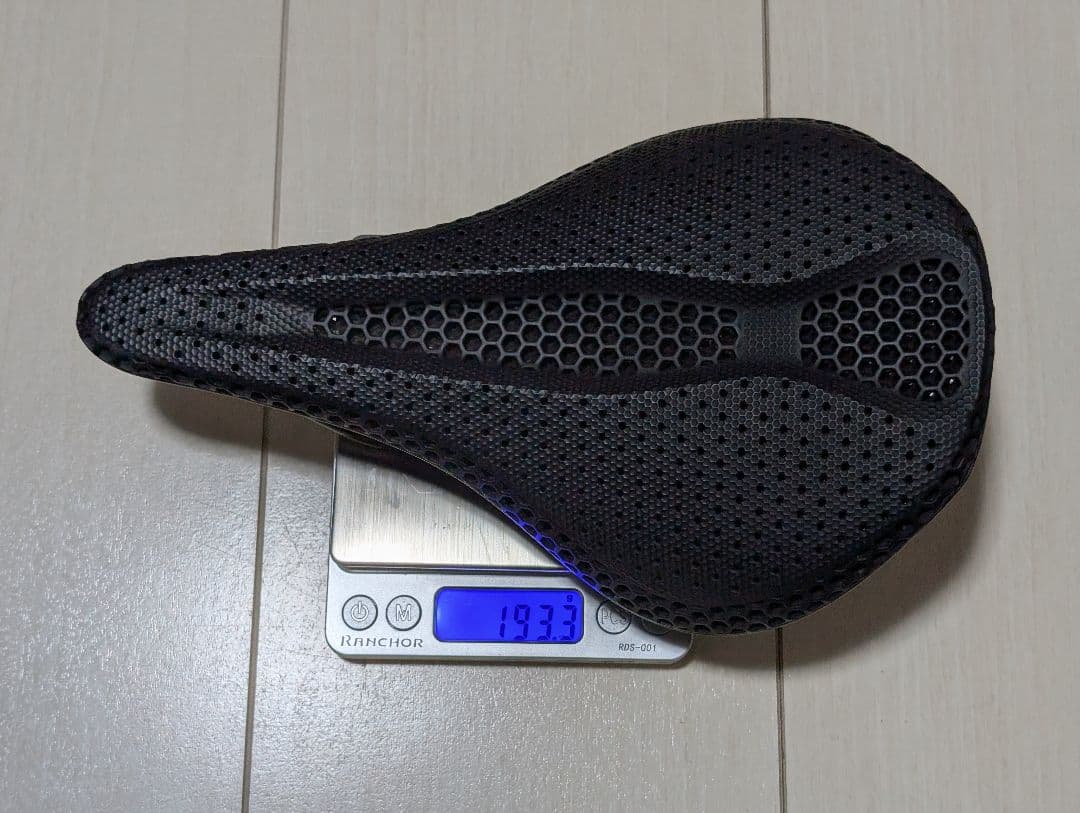 軽量カーボン製サドル 193g 3D MOLDING