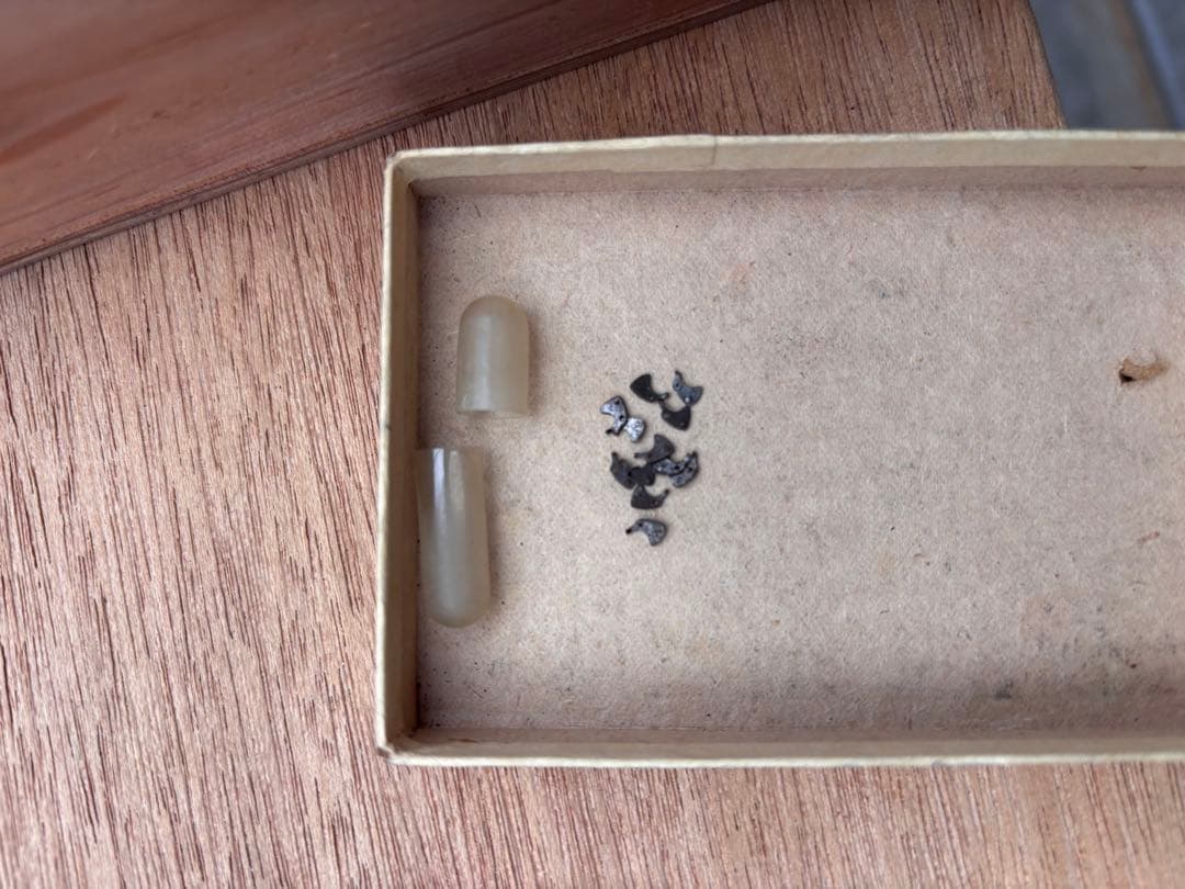 時計風防がたくさん入った小引き出し　5杯　時計部品　針　腕時計　デッドストック