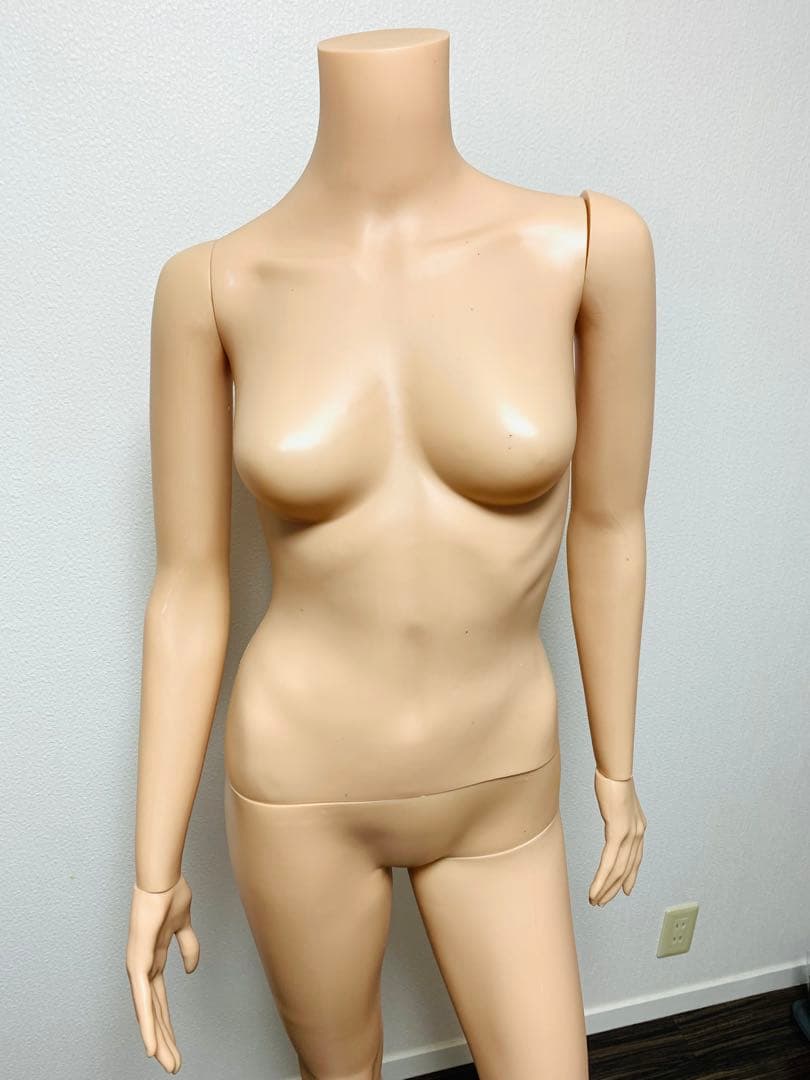 女性 マネキン 等身大 ’ ガラス台座付き '　ベージュ 160cm