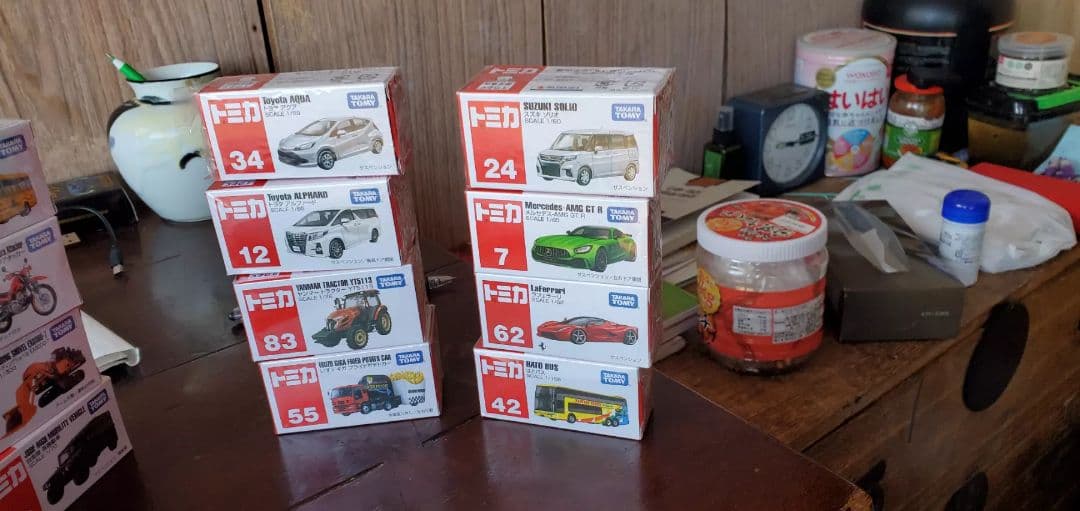 トミカの八個、車