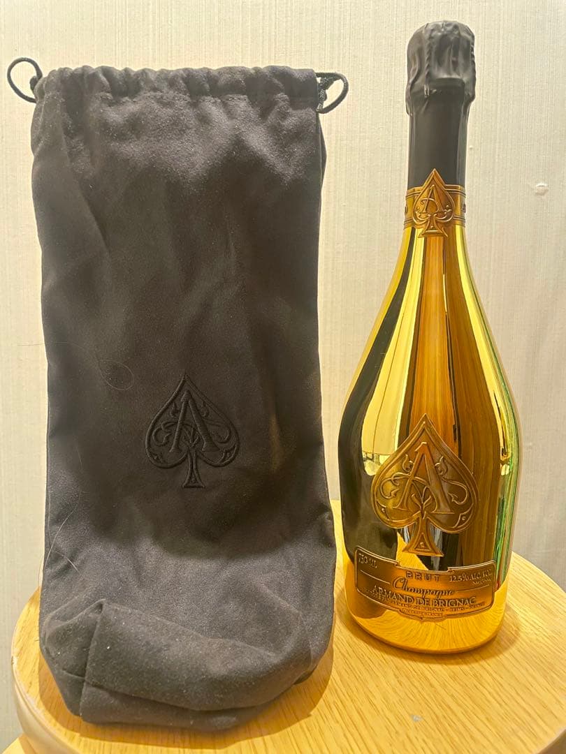 Armand de Brignac ゴールドシャンパン　未開封　　袋付き