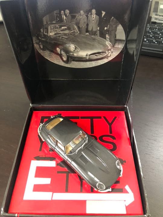 1/43 ixo JAGUAR E TYPE 50周年記念モデル ガンメタリック