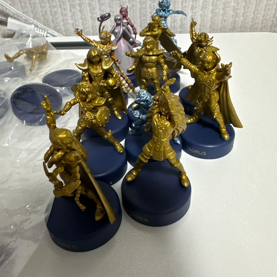 聖闘士星矢フィギュア 21体セット LEDベース付き