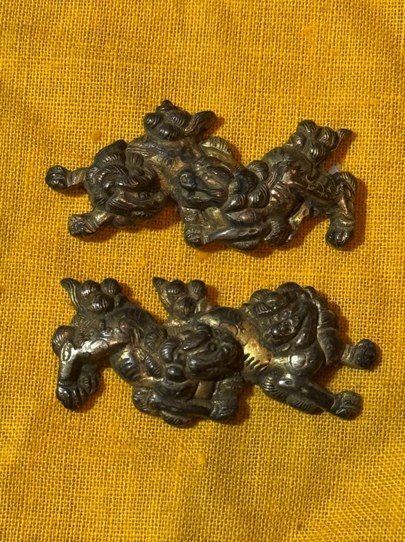 揃目貫　獅子遊図　鉄地