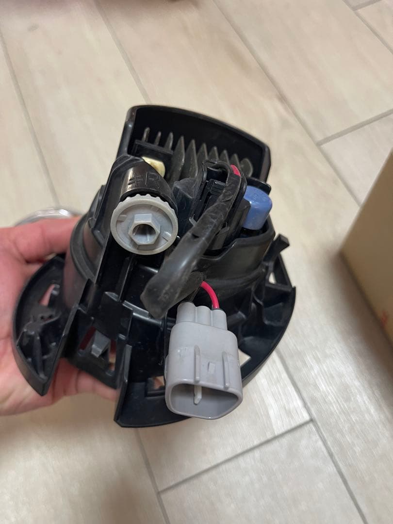 ムーヴキャンバスLA800SLA810S純正右フォグランプ フォグライトLED