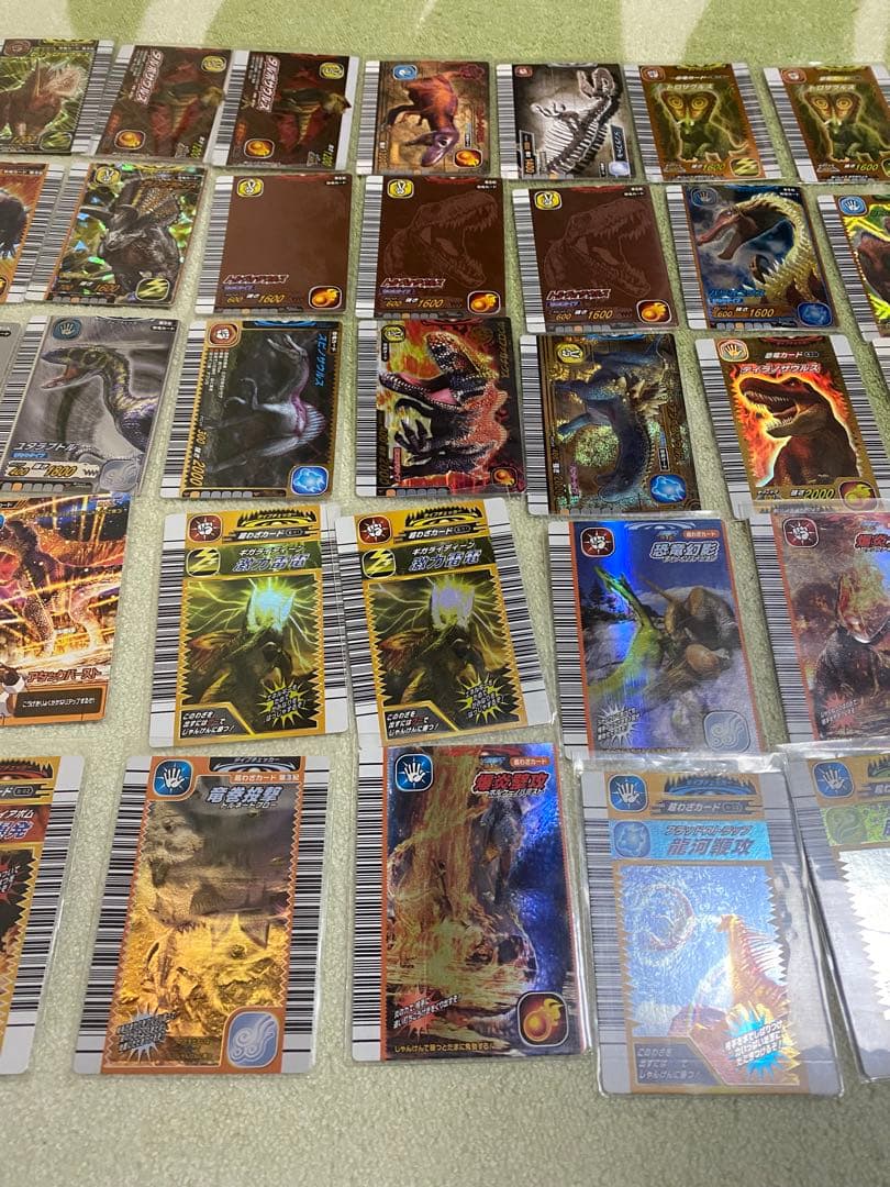 【最終値下げ】恐竜キングカード　49枚　レアカード　恐竜キングカードケース