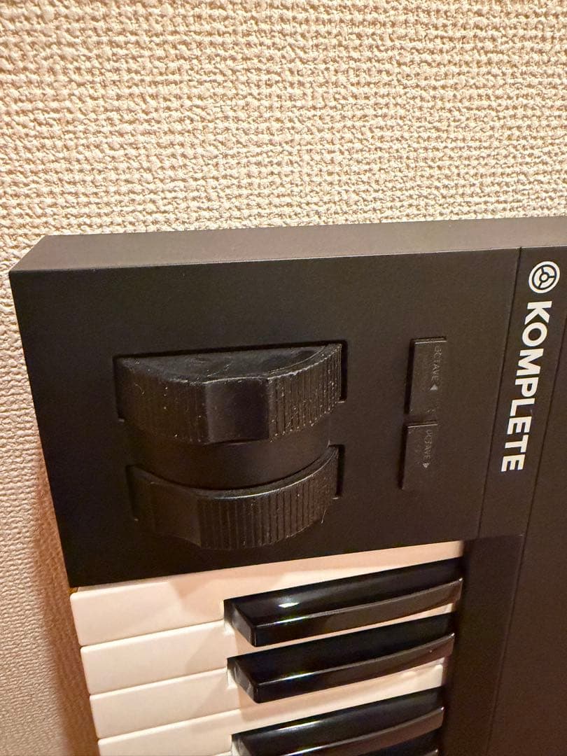KOMPLETE KONTROL A61 MIDIキーボード 61鍵