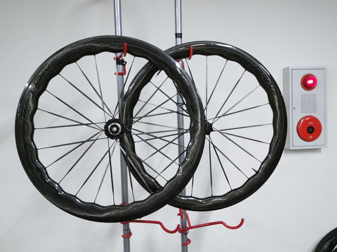 DRIVE HELIX カーボンホイール　チューブレスレディ ディスクブレーキ