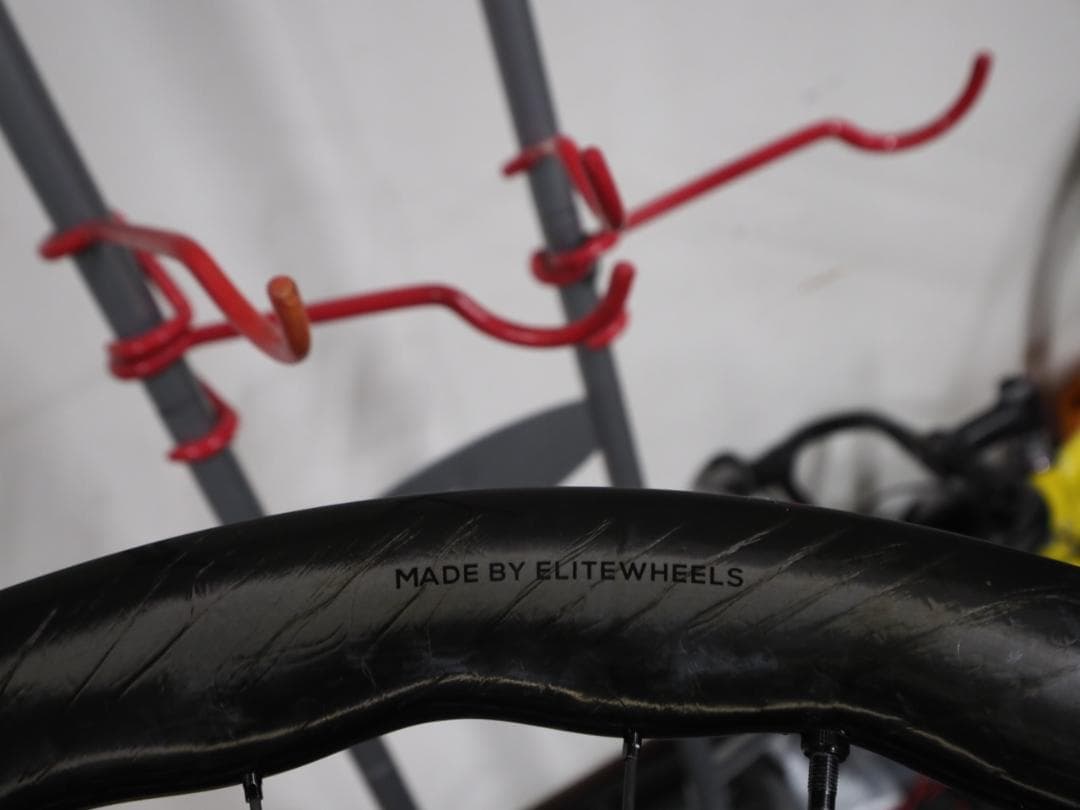 DRIVE HELIX カーボンホイール　チューブレスレディ ディスクブレーキ