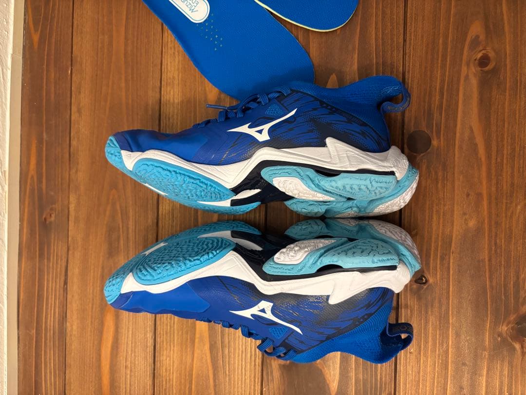 ミズノ　日本代表モデル　バレー　シューズ　WAVE LIGHTNING NEO3